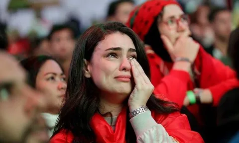 CĐV Maroc đẫm lệ vì đội nhà không thể viết tiếp kỳ tích