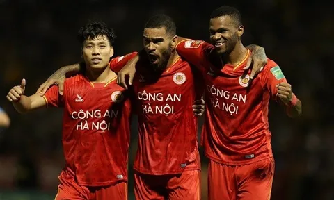CAHN: Người khổng lồ trên đôi chân đất sét