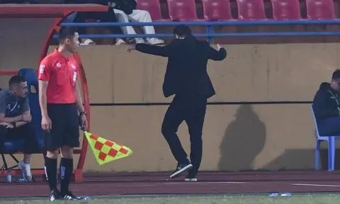 HLV châu Âu nói về việc thay ông Troussier; Báo Indo hả hê vì Văn Hậu