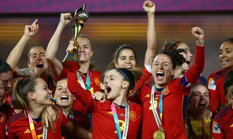 Các nhà vô địch World Cup vẫn từ chối lên tuyển, cựu Chủ tịch LĐBĐ Tây Ban Nha ra tòa