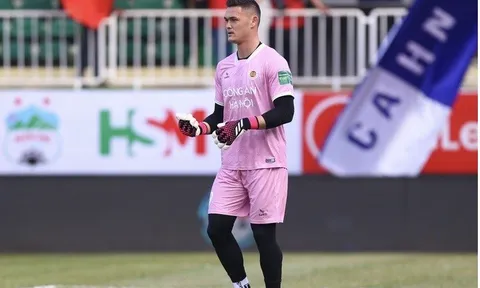 Thủ môn Việt kiều ra mắt V-League; Văn Hậu, Ngọc Hải "nịnh" HLV Troussier