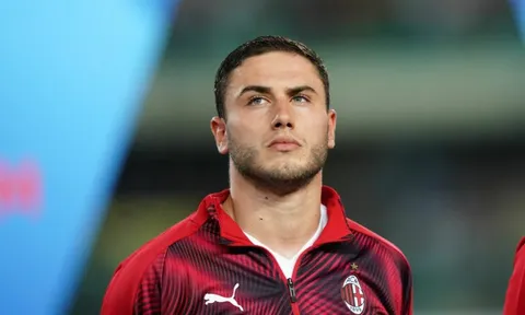 CĐV Milan tức giận vì sao trẻ tổ chức sinh nhật ngay sau khi đội nhà thua 0-5