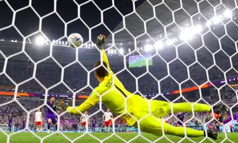Cản 2 penalty + 18 cứu thua, thủ môn hay nhất World Cup lộ diện