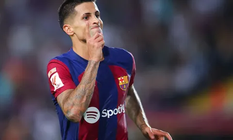Chơi bùng nổ, Cancelo được La Liga vinh danh