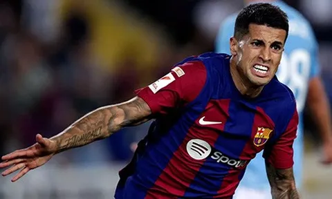 Cancelo phát cuồng với "báu vật" của Barca