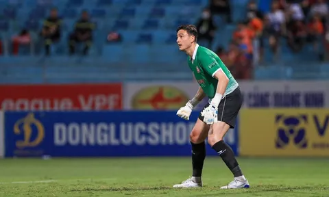 Cạnh tranh Filip Nguyễn, HLV Bình Định nhận xét chuyên môn Văn Lâm
