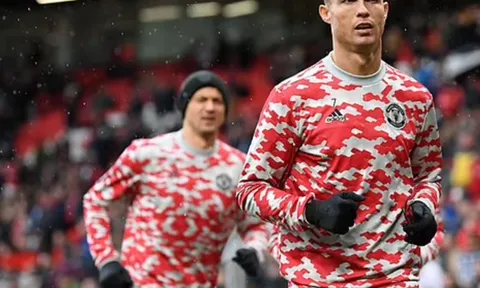 Solskjaer có thể bị sa thải vì xếp Ronaldo ngồi dự bị