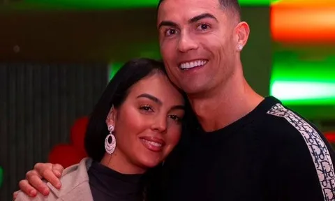 Ronaldo gửi lời tri ân xúc động đến bạn gái