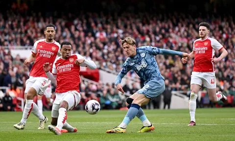 Carragher chỉ ra cách Villa đánh bại Arsenal