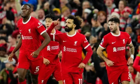 Carragher chỉ ra điểm yếu của Liverpool