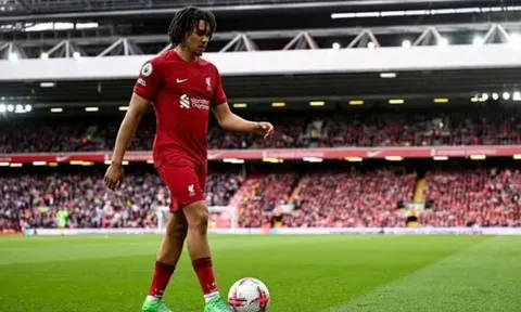 Carragher hiến kế giúp Liverpool tiết kiệm 100 triệu