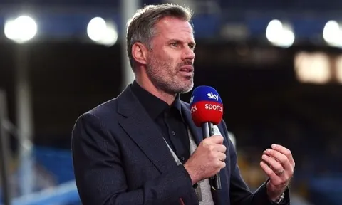 Carragher thừa nhận sai lầm với báu vật của Arsenal