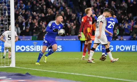 Carrick quá hay, Leicester City thua sốc trước Boro