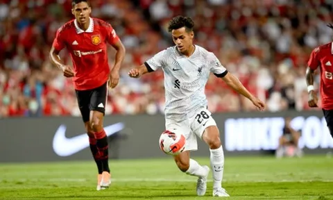 Tiền vệ Liverpool nhắn tin lạnh lùng, HLV BĐN sốc nặng