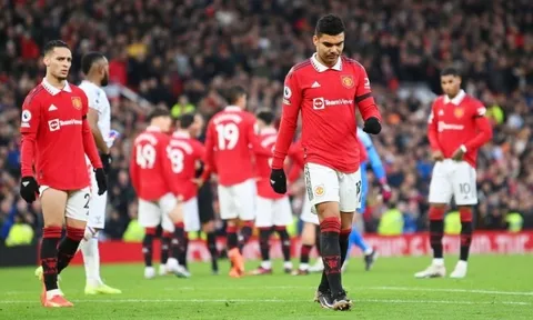 Casemiro lập cột mốc buồn