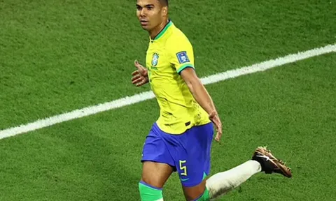 Casemiro gây bão mạng xã hội