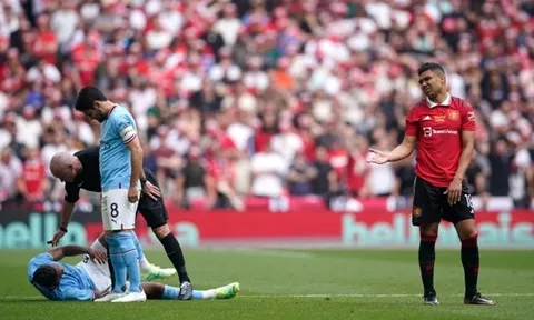 Casemiro gây phẫn nộ sau hành vi nguy hiểm