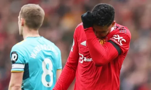 "Casemiro ngay lập tức ôm đầu và hoàn toàn suy sụp"