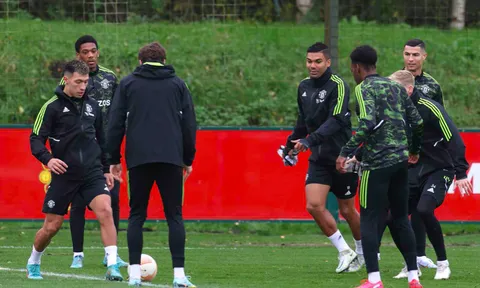 Casemiro theo sát nhân tố X ở buổi tập, Ten Hag bố trí bộ 3 mới cho M.U?
