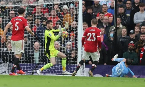 SỐC! De Gea điên tiết tung cú đấm
