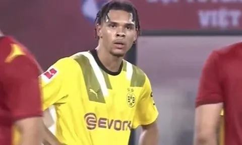 Cầu thủ Dortmund ngỡ ngàng khi trận gặp Việt Nam chỉ có 1 phút bù giờ