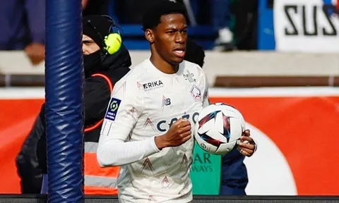 Cầu thủ ghi nhiều bàn hơn Mbappe ở Ligue 1