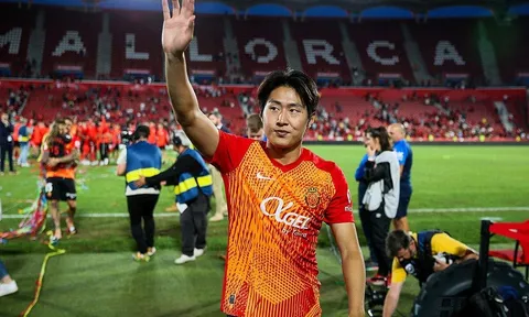 Cầu thủ Hàn Quốc đầu tiên đến PSG thi đấu