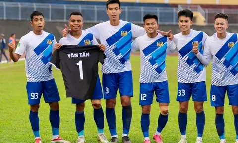 Cầu thủ Huế tri ân thủ môn xấu số