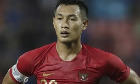 Cầu thủ Indonesia sút ra ngoài từ khoảng cách 1 m