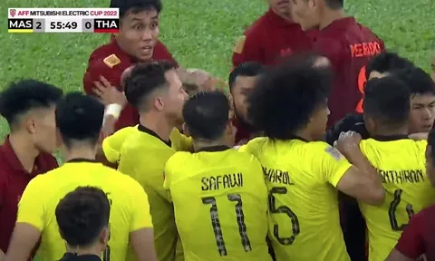 Cầu thủ Malaysia xô xát với Thái Lan vì bàn thắng bị từ chối