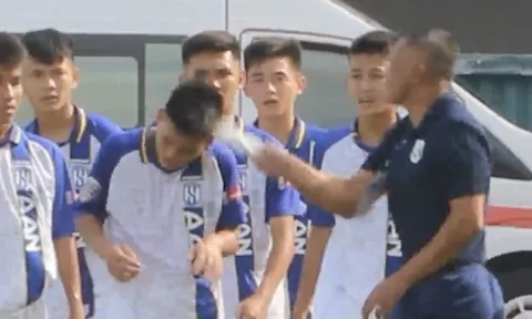 Cầu thủ U15 SLNA lên tiếng sau khi bị HLV đánh trên sân