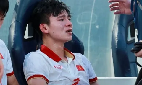 Cầu thủ U22 Việt Nam ôm mặt khóc sau trận thua Indonesia