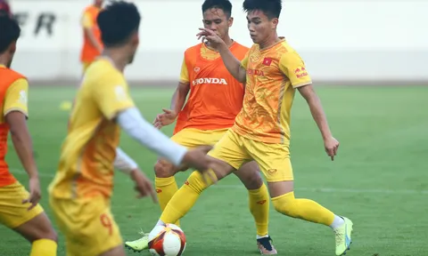 Cầu thủ U22 Việt Nam toát mồ hôi với buổi tập 'nhồi' thể lực