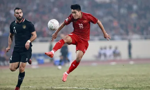 Cầu thủ Việt Nam được so sánh với Dennis Bergkamp