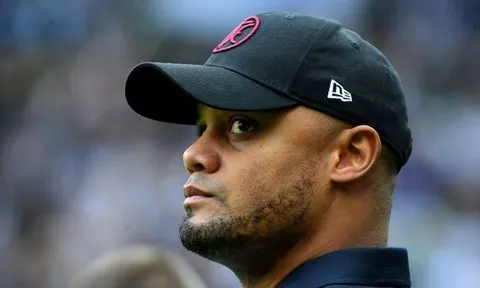 Vì sao Vincent Kompany không được chỉ đạo trận gặp Arsenal?