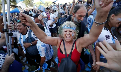 CĐV Argentina tràn ngập đường phố Buenos Aires
