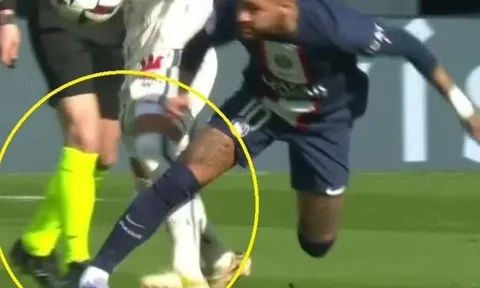 CĐV chế nhạo chấn thương của Neymar