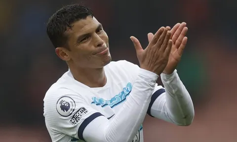 CĐV Chelsea ăn mừng trụ hạng
