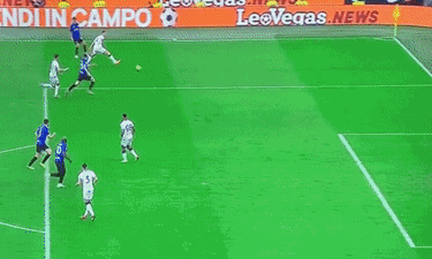 CĐV nổi giận khi Lukaku đệm hụt trước khung thành trống