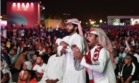 CĐV Qatar phẫn nộ vì đội nhà bị loại sớm