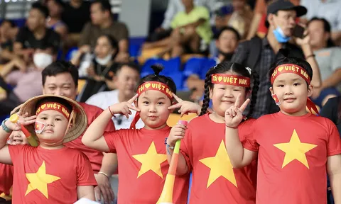 CĐV Việt Nam 'đại náo' sân Prince trong trận mở màn SEA Games
