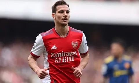 Người thừa của Arsenal đắt hàng