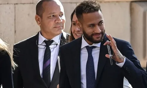 Cha Neymar bị bắt