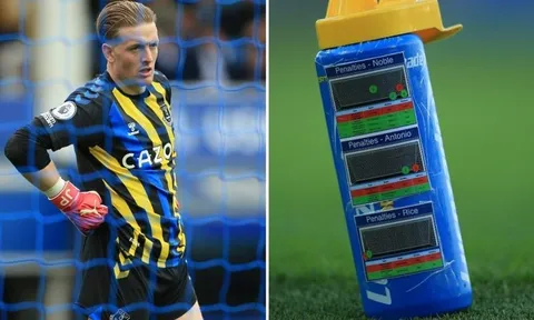 Chai nước của Jordan Pickford gây bão mạng xã hội