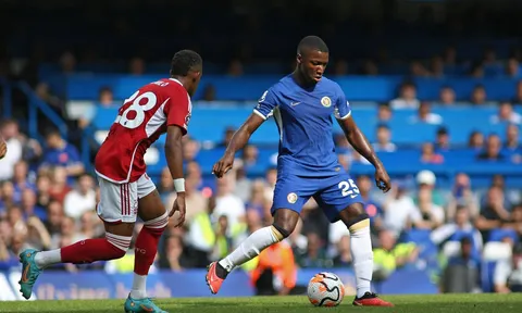 Chelsea dính cú lừa Moises Caicedo