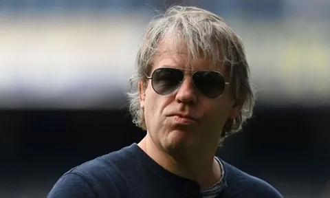 Chelsea được mời chào thương vụ điên rồ