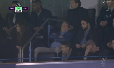 Chelsea hòa, Todd Boehly phản ứng khó tin trên khán đài