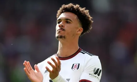 Chelsea, M.U tranh mua Antonee Robinson