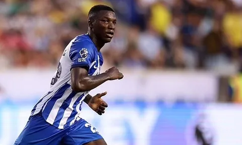 Chelsea nhận loạt cú sốc từ thương vụ Caicedo