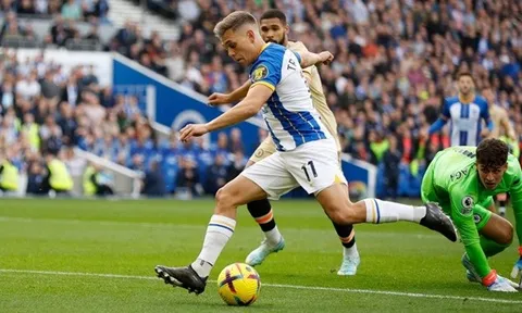 Chelsea tự hủy 1-4, nguy cơ bị Man Utd vượt mặt